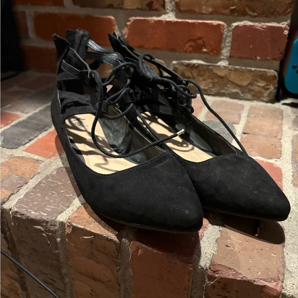 FIONI Clothing Black Lace-Up Flats